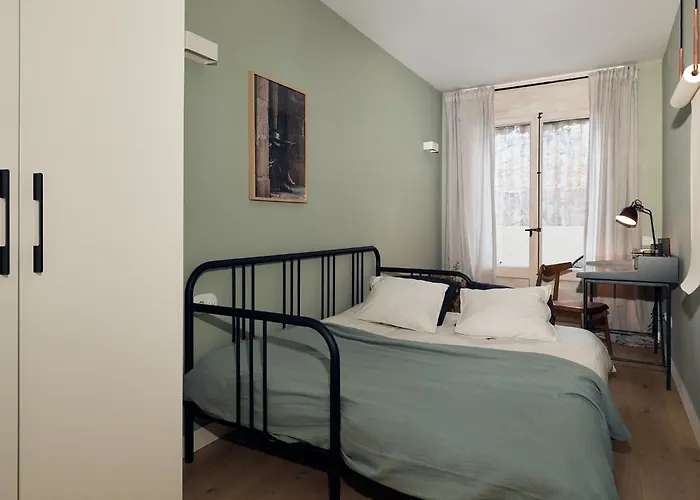 Cassis - Two Bedroom In * Barcelona